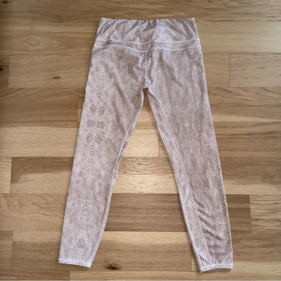 Varley Size M Pink Biona Tight Stone Snake size M 7/8 length - Picture 12 of 13